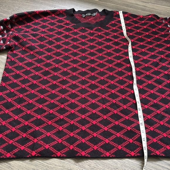 Gabby Isabella | Black and Red Crewneck Sweater w/ Geometric Pattern Size Large - Picture 7 of 11